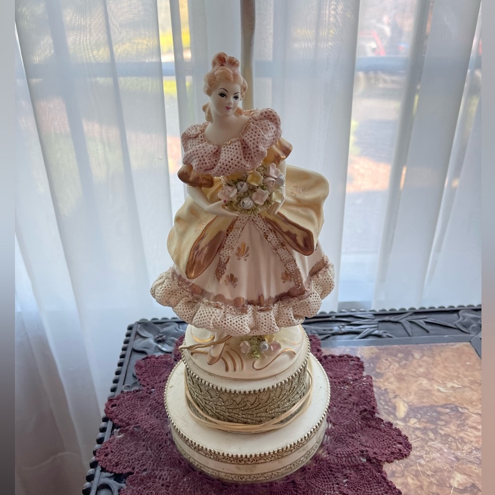 Dresden Chantilly Style Porcelain Figure Table Lamp Reticulated Lace